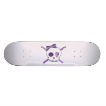 Ganchos del cráneo y de ganchillo (fondo púrpura) tabla de skate