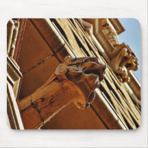 Gargoyles cerca del mercado central magnífico en e alfombrilla de ratón