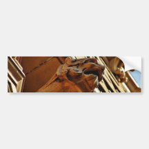 Gargoyles cerca del mercado central magnífico en e etiqueta de parachoque