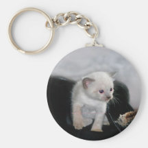 Gatito blanco y la bota llavero