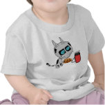 Gatito con la galleta y el chocolate caliente camiseta