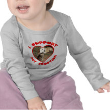 Gatito de la adopción del mascota con el pitbull camiseta