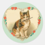 Gatito del calicó en corazón pegatinas redondas