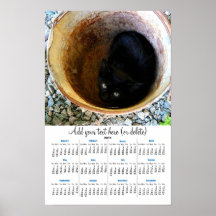 Gatito minúsculo en calendario de pared oxidado de impresiones
