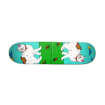 Gatito y mariposa blancos tablas de patinar