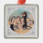 Gatitos antropomorfos en la playa ornamento de navidad
