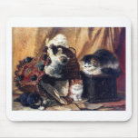 Gatitos que juegan con la pintura de la antigüedad alfombrilla de ratón