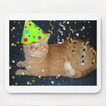 Gato de Tabby anaranjado de la fiesta de cumpleaño Alfombrilla De Raton