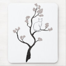 Gato en árbol de la flor de cerezo alfombrilla de ratones