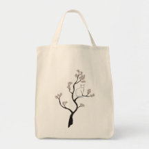 Gato en árbol de la flor de cerezo bolsa