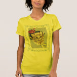Gato en una camiseta de las señoras del gorra