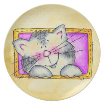 gato en una placa de la caja platos