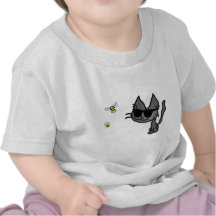 Gato fresco con sus amigos de la abeja camiseta