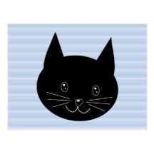 Gato negro, con el fondo azul claro de la raya tarjeta postal
