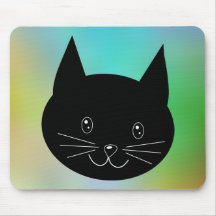 Gato negro, con un fondo de los colores del arco i alfombrillas de ratones