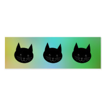 Gato negro, con un fondo de los colores del arco i plantilla de tarjeta personal