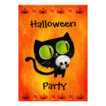 Gato negro de Halloween con la invitación del fies
