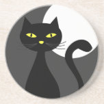 Gato negro debajo del práctico de costa de Hallowe Posavasos Personalizados