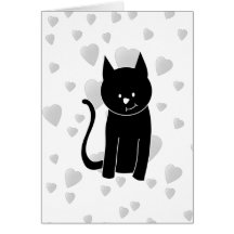 Gato negro lindo con los corazones tarjetón