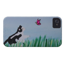 Gato que persigue la mariposa iPhone 4 Case-Mate carcasas
