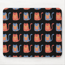 Gatos gordos lindos en los regalos rosados y azule alfombrilla de raton
