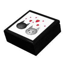 Gatos negros y grises lindos, con los corazones caja de joyas