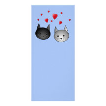 Gatos negros y grises lindos, con los corazones tarjeta publicitaria