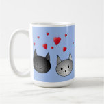 Gatos negros y grises lindos, con los corazones tazas