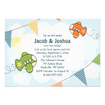 Gemelos de las invitaciones del cumpleaños del aer comunicado