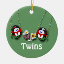 Gemelos del chica y del muchacho ornamentos de reyes