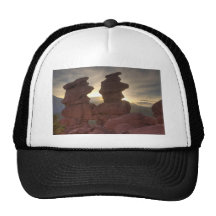 Gemelos siameses en la puesta del sol gorros bordados