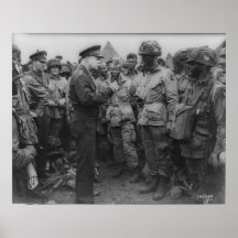 General Dwight D. Eisenhower con los paracaidistas Poster