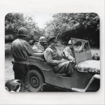 General Eisenhower In A Jeep -- WWII Alfombrillas De Ratones