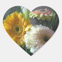 Gerbera y cala blancos y amarillos 1 calcomanías de corazones personalizadas