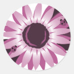 Girasol rosado con las mariquitas pegatinas redondas
