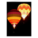Globos del aire caliente en la noche tarjetón