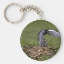 Golondrina de mar negra que vuela sobre jerarquía llavero personalizado
