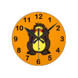 Gorila tímido divertido relojes de pared