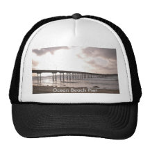 Gorra del embarcadero de la playa del océano