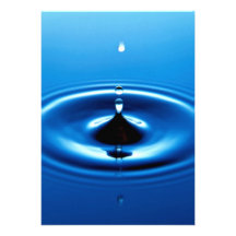 Gotas de rocío azules en el océano comunicado personal  