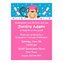Graduación del mono del chica invitaciones personalizada