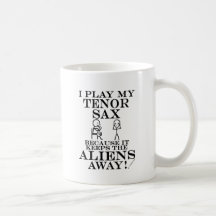 Guarda el saxo tenor ausente de los extranjeros taza de café