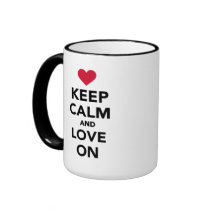 Guarde la calma y ame encendido tazas
