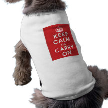 Guarde la calma y continúe camisa de perrito