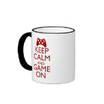 Guarde la calma y el juego encendido taza