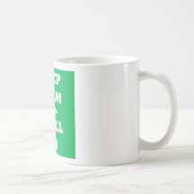Guarde la calma y la parrilla encendido taza de café