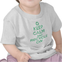 Guarde la calma y recíclela encendido camiseta