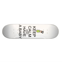 Guarde la calma y tenga un bebé tabla de skate