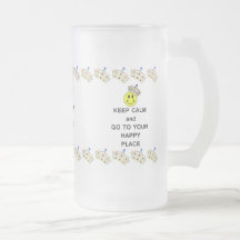 Guarde la calma y vaya a su lugar feliz tazas de café