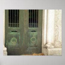 Guirnaldas de cobre de las puertas del cementerio poster
